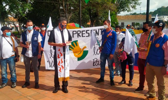 Desde la zona del Catatumbo arranca la peregrinación por la vida y la paz donde los excombatientes
de las Farc reclaman cumplir con acuerdos de La Habana, Cuba. Cortesía.