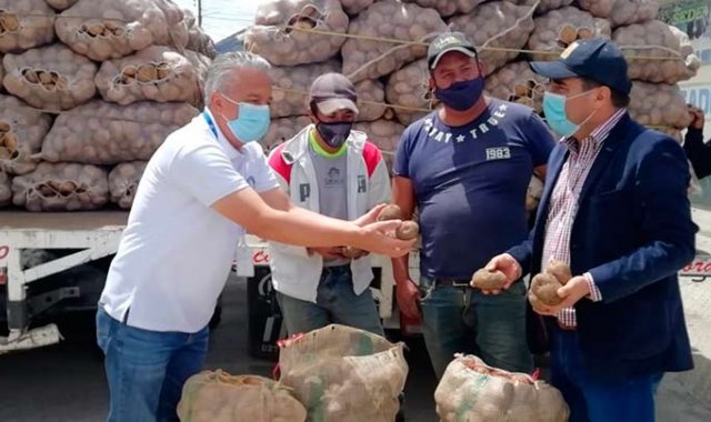 Cultivadores de papa vendieron por primera vez su producto a buen precio y directamente desde sus fincas. Cortesía/La Opinión