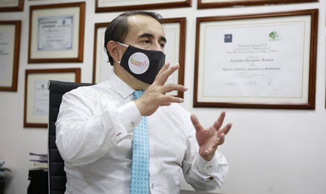 Dr. Alexander Sarmiento F, Médico Especialista y NeuroCoach, experto en Bioregeneración Celular y Medicina Antienvejecimiento. Cortesía