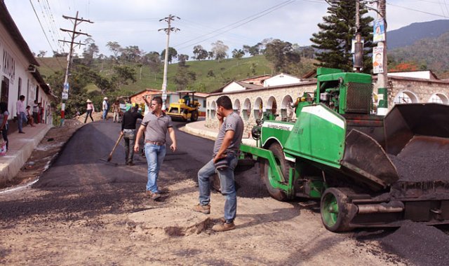 Se priorizarán inversiones en vías terciarias, electrificación rural, sector agropecuario conectividad, agua potable y saneamiento básico. Archivo La Opinión