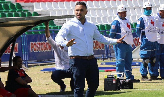 Suárez fue asistente técnico del rojinegro en el segundo semestre del 2014. Cortesía