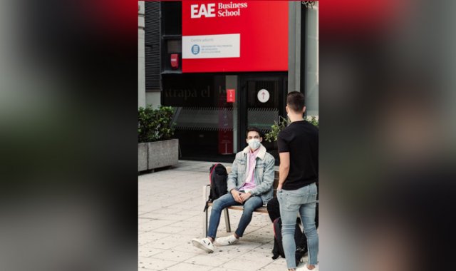 EAE Business School organizó el panel EAE On Session ‘Desafíos del 2020 y 2021 en las áreas de Marketing & Ventas’. Uno de los primeros temas que abordaron los expertos en el panel es la importancia del posicionamiento de marca.  Tomada de Facebook