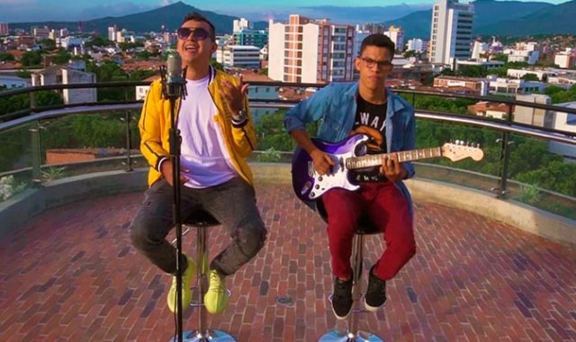 Jesús Gonzalo García Gélvez grabó en Cristo Rey acompañado de Javier Martínez en la guitarra. Ha cantado vallento, reguetón y ahora música pop. Instagram