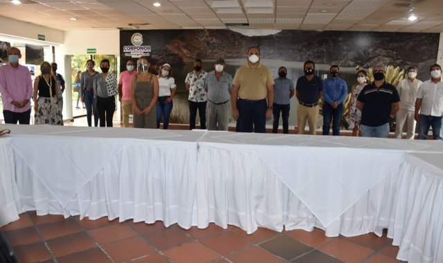 La firma de acuerdos busca conservar áreas estratégicas en Pozo Azul. Cortesía