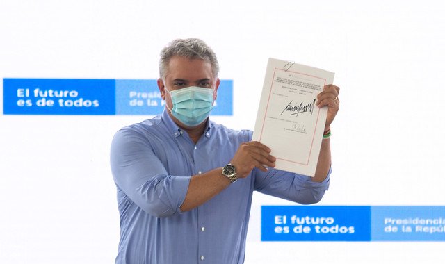 El presidente Iván Duque sancionó la ley del presupuesto general de la Nación para el 2021 aforado en $313,9 billones. Colprensa
