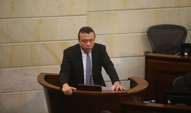 El senador Pulgar había ofrecido a un juez de Usiacurí (Atlántico) 200 millones de ‘barras’ (pesos) para que fallara a favor de un amigo del congresista sobre un viejo pleito entre dos familias. Colprensa