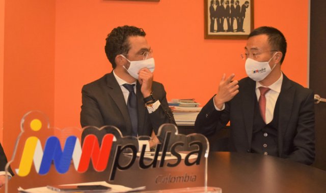 INNpulsa Colombia y Huawei firmaron un acuerdo para fortalecer el ecosistema de innovación y emprendimiento en el país a través de la iniciativa Education4All.