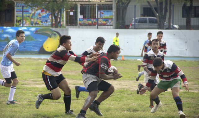 El rugby nortesantandereano le ha tocado ‘invadir’ diferentes canchas de fútbol para poder desempeñarse.  Archivo