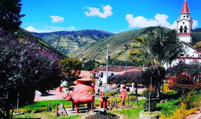 El municipio cuenta con varios atractivos turísticos, entre ellos, el parque principal y las artesanías de arcilla.   Cortesía / La Opinión