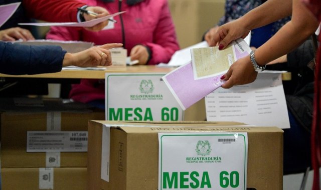 Desde ahora habrán tres formas de votar: el manual, electrónico y anticipado (extranjero). Archivo-La Opinión