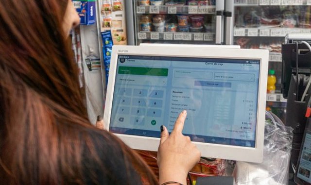 Hasta la fecha, Bavaria ha logrado graduar a más de 24.800 mujeres, así como ha apoyado la creación de 355 tiendas. Archivo / La Opinión