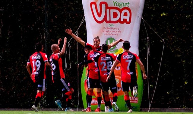 El Cúcuta Deportivo continúa dando pelea para no desaparecer del rentado nacional.  Archivo