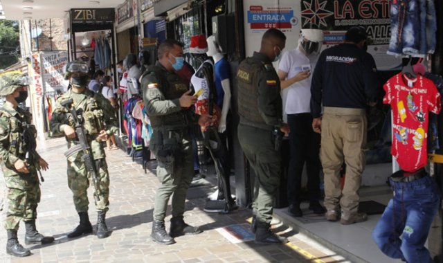 Los funcionarios estará haciendo recorridos durante toda la semana, la última del año, especialmente en la concurrida avenida sexta. Alfredo Estévez