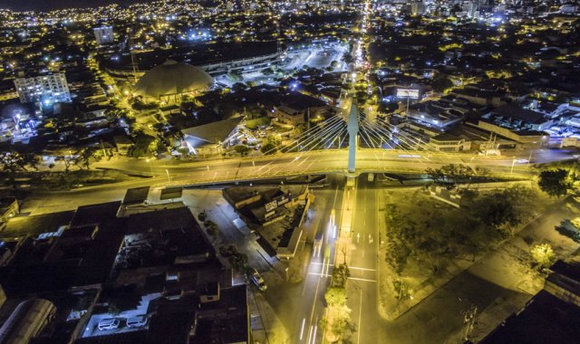 Consumo de energía eléctrica en las noches. Archivo La Opinión