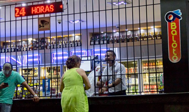 Los cambios mejorarían la lucha contra la evasión de impuestos en la industria nacional del alcohol en Colombia. Archivo La Opinión