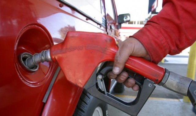 El precio del galón de gasolina volvió a aumentar para ubicarse en un costo promedio de 8.127 pesos en las 13 principales ciudades del país. Archivo / La Opinión