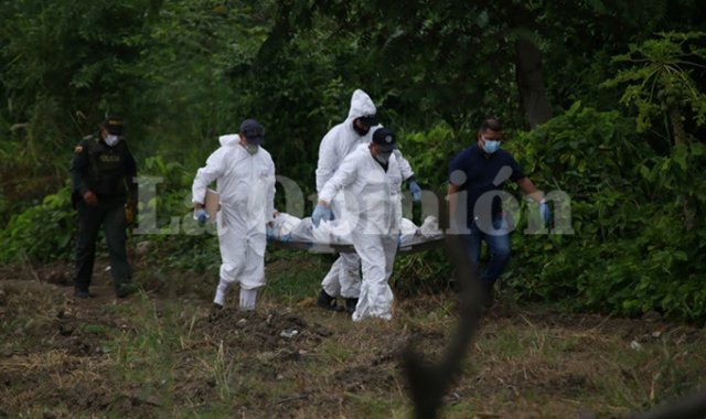 El occiso sería un maletero, pero la Policía no le halló ninguna identificación. Juan Pablo Cohen / La Opinión