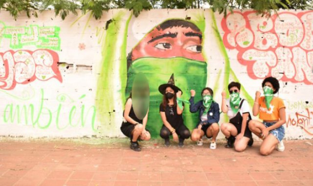 Esta estrategia, además de ser digital y tener presencia en las redes sociales con imágenes, videos y entrevistas, también interactúa con los jóvenes a través de asesorías y charlas. Cortesía